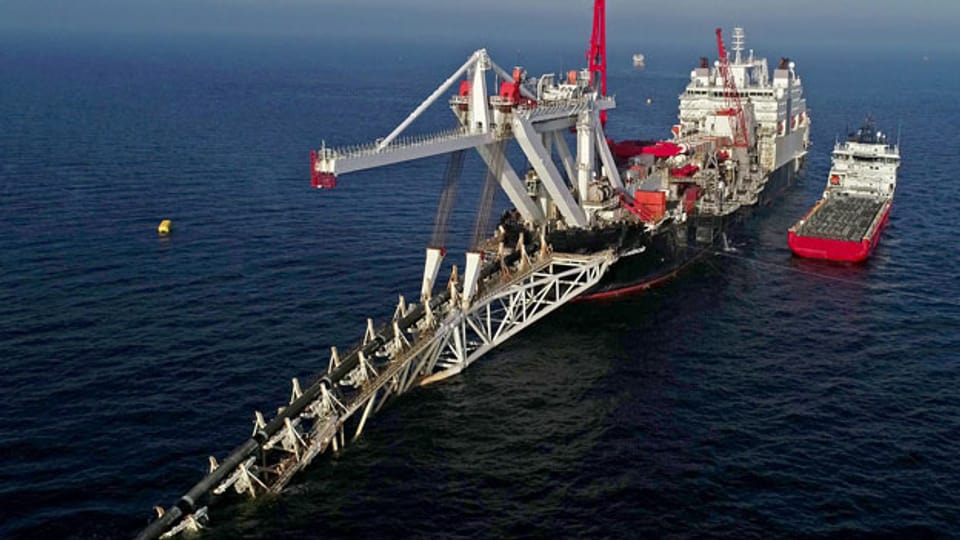 Vor der Insel Rügen in der Ostsee wird die Gas-Pipeline Nord Stream 2 verlegt.
