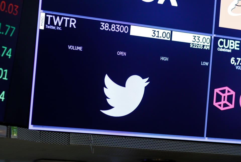 Twitterlogo auf einem Bildschirm der US-Börse