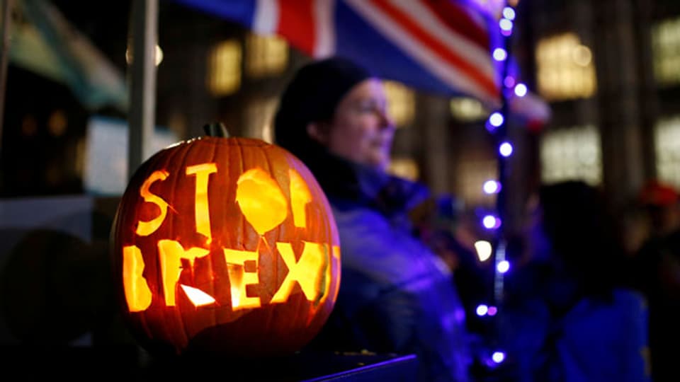 Ein Kürbis mit der Inschrift «Stop Brexit» an Halloween in London.