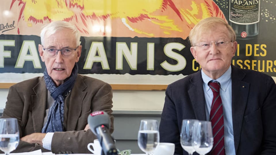 Jean-Daniel Gerber (links) und Thomas Cottier sprechen zum Rahmenabkommen Schweiz-EU am 31. Oktober 2019 in Bern.