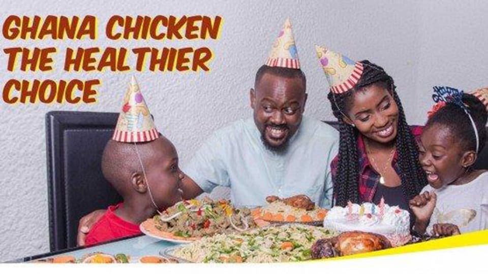 Mit der landesweiten Kampagne «Eat Ghana Chicken» und vielen TV- und Radio-Spots, will Ghanas Regierung für die landeseigenen Hühnchen werben.