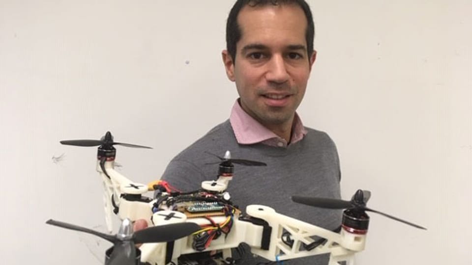 Davide Scaramuzza ist Professor und leitet die 15-köpfige Robotics an Perception Group der Uni Zürich.