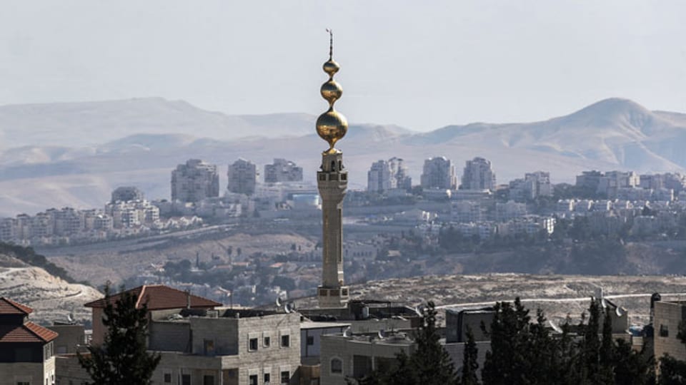 Blick auf Ostjerusalem und auf eine Siedlung im Westjordanland.