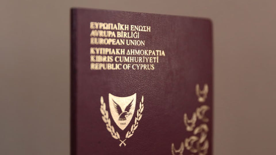 Ein zyprischer Pass. Er gewährt Bewegungsfreiheit im gesamten Schengen-Raum.