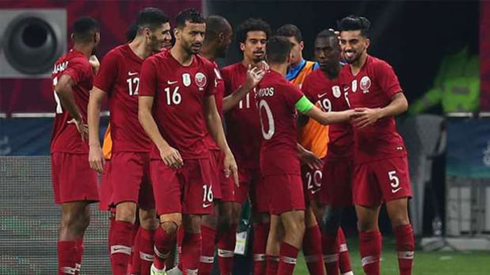 Katar spielt gegen Saudi-Arabien.