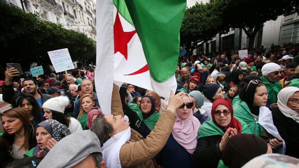 Demonstrationen gegen den neuen Präsidenten in Algier, Algerien, am 13. Dezember 2019.