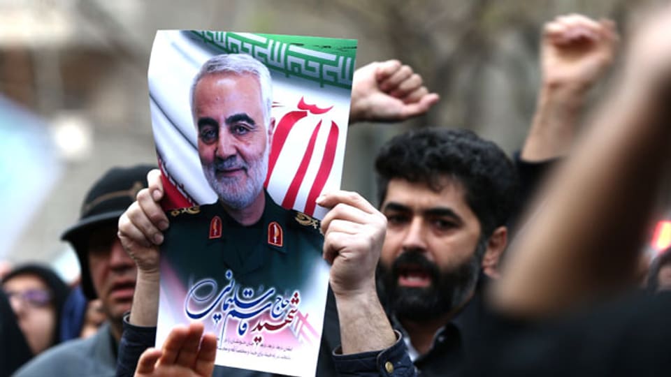 Iranische Demonstranten skandieren Parolen gegen die Ermordung des iranischen Generalmajors Kassim Soleimani.