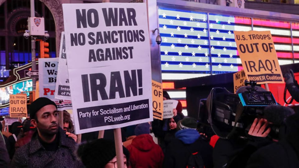 Proteste gegen einen möglichen Krieg und mögliche Sanktionen.