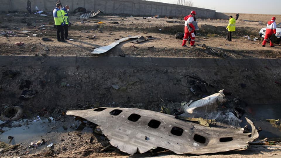 Wrackteile des in Iran abgestürtzen Passagierflugzeuges.