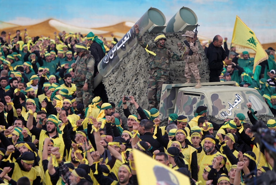Politische Machtdemonstration: Hisbollah-Milizionäre bei einer Prozession im Libanon