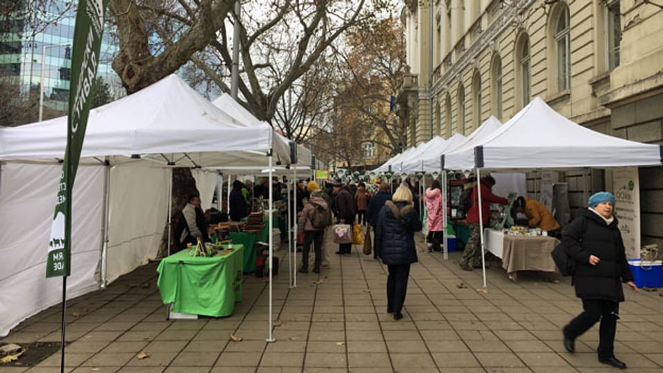 Der Bauernmarkt vor dem Landwirtschaftsministerium in Sofia, initiiert von der Schweiz.