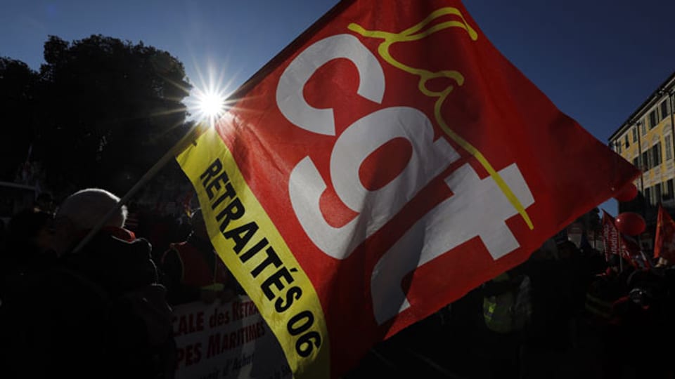 Demonstration mit Fahne der CGT gegen die gegen die Rentenreform am 9.1.2020.