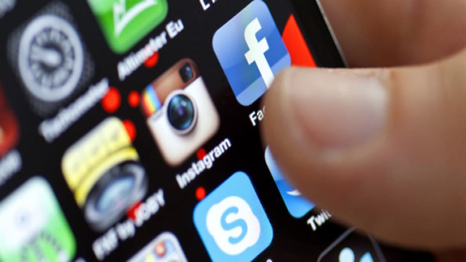 Soziale Medien wie Facebook gewinnen für die Meinungsbildung an Bedeutung in der Romandie