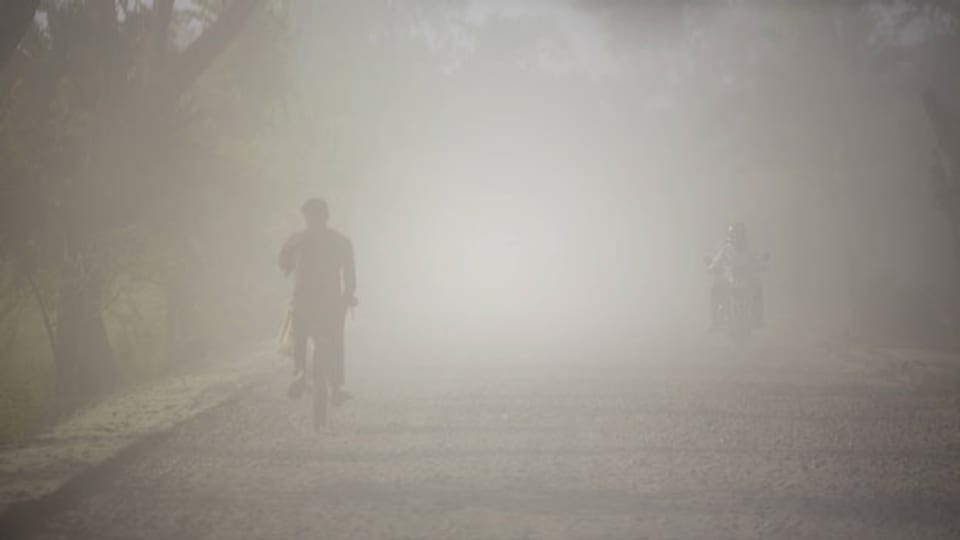 Symbolbild. Smog in einer Stadt.