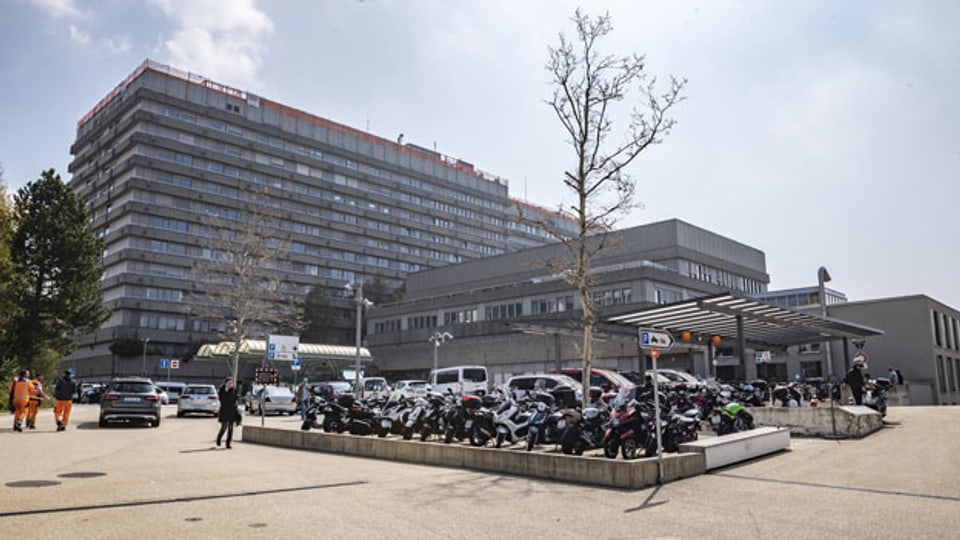 Am Universitätspital Lausanne verstarb eine 74jährige Frau am Corona-Virus.