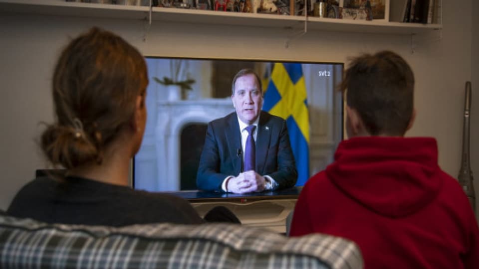 Der schwedische Premierminister Stefan Lofven hielt am Sonntag wegen der Corona-Pandemie eine Rede an die Nation - das hat Seltenheitswert. Dennoch gelten in Schweden weniger strenge Regeln als im Rest Europas, um die Ausbreitung des Virus einzudämmen.