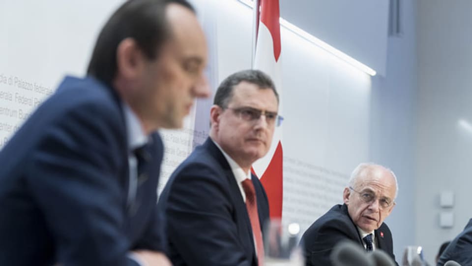 Finanzminister Ueli Maurer, Thomas Jordan, Direktor der Schweizer Nationalbank und FINMA-Chef Mark Branson (von rechts).