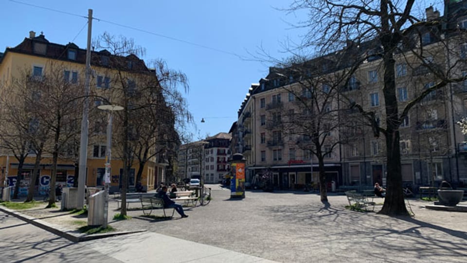 Der leere und stille Idaplatz in Zürich.