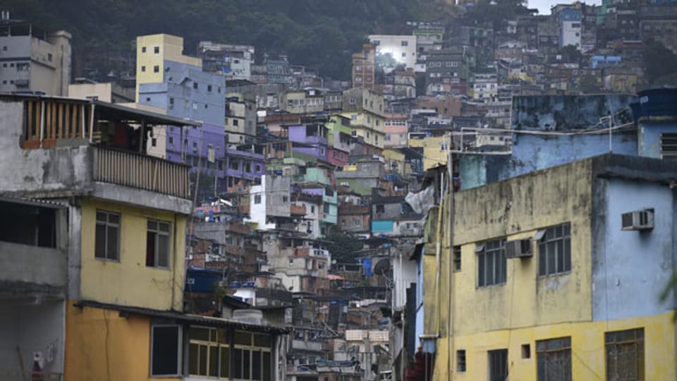 Blick auf die Armensiedlung Favela in Brasilien.