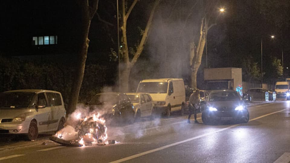 Scharmützel zwischen Polizei und Jugendlichen in Villeneuve-la-Garenne, Frankreich.