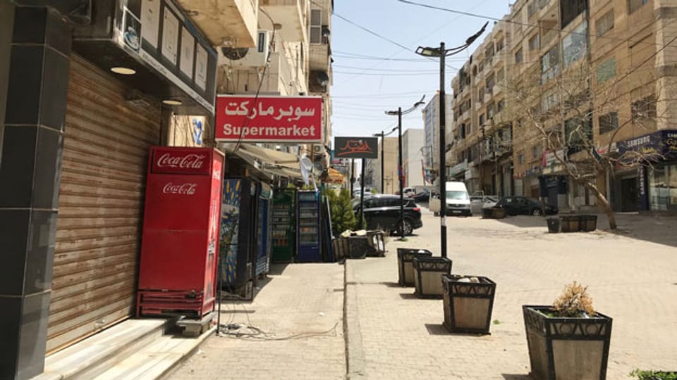 Leere Strassen im Stadtteil Sweifieh  in Amman, Jordanien. Einkaufen ist nur zwischen 10 und 18 Uhr erlaubt.
