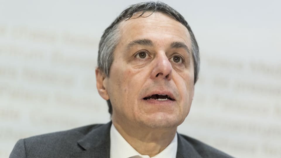 Bundesrat Ignazio Cassis kommentiert die geplante Unterstützung der von der Covid-19-Pandemie betroffenen Entwicklungsländer, am 30. April 2020 in Bern.