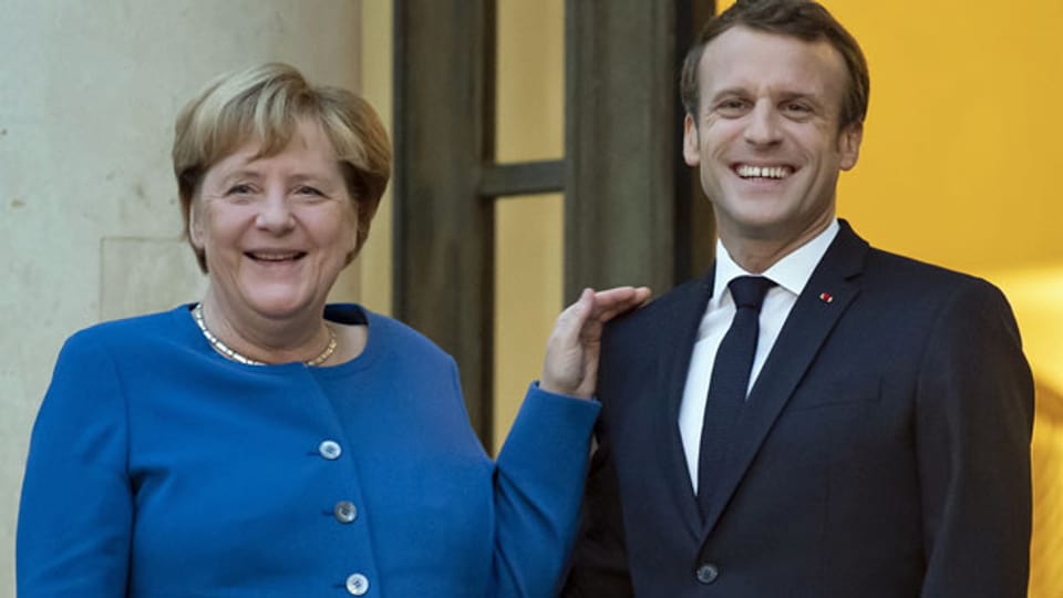 Die deutsche Bundeskanzlerin Angela Merkel und der französische Präsident Emmanuel Macron an einem Treffen im Elysee-Palast in Paris.