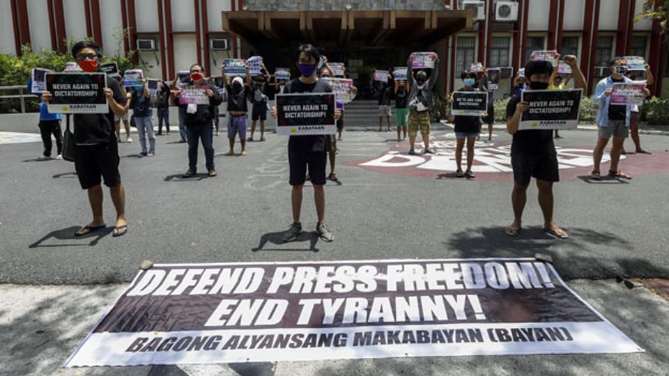 Demonstration in Manila zur Unterstützung der Pressefreiheit und des Multimedianetzwerks ABS-CBN.