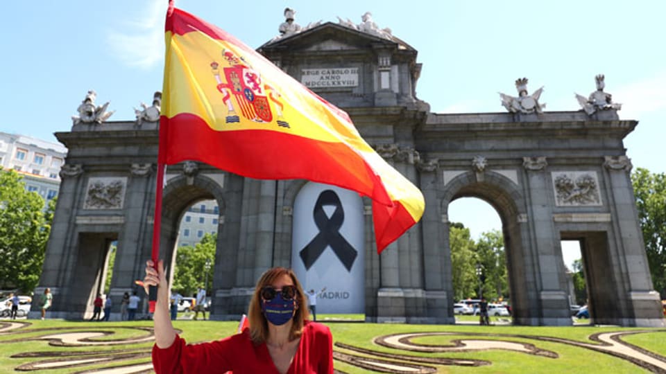 Protest gegen den Umgang der Regierung mit der Coronavirus-Pandemie (COVID-19) in Madrid.