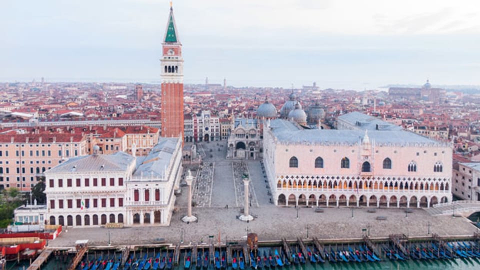 Blick auf den Markusplatz in Venedig, Italien.