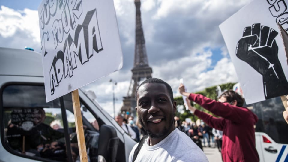 «Gerechtigkeit für Adama»: Demonstrant in Paris.