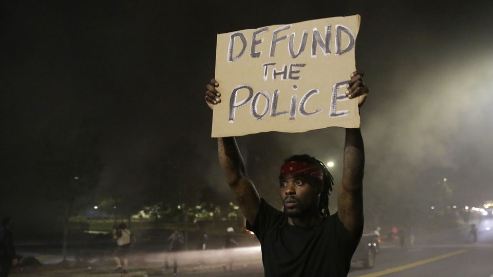 "Nehmt der Polizei das Geld weg" - Wut in Atlanta