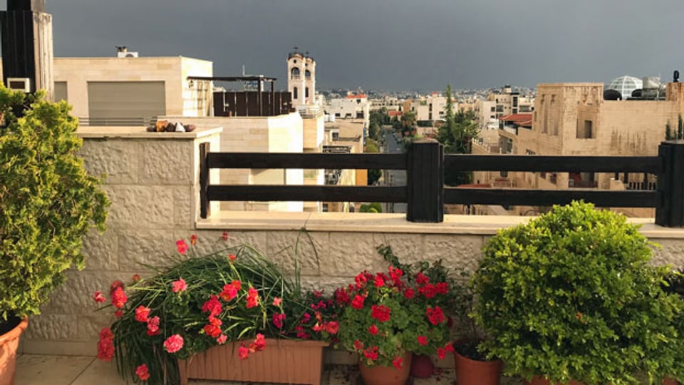 Aussicht von der Dachterrasse: Amman, Jordanien.