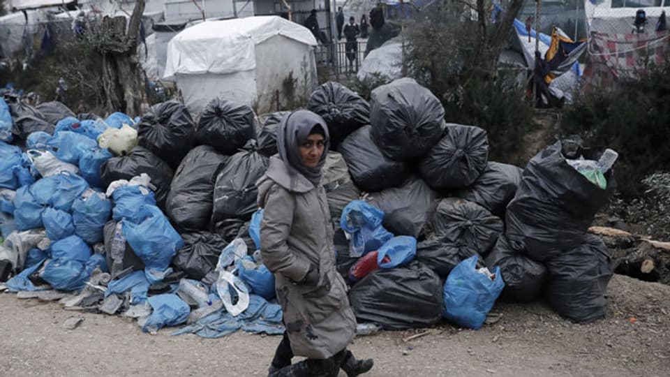 Flüchtlinge und Migranten nach ihrer Ankunft im Hafen von Piräus in der Nähe von Athen.