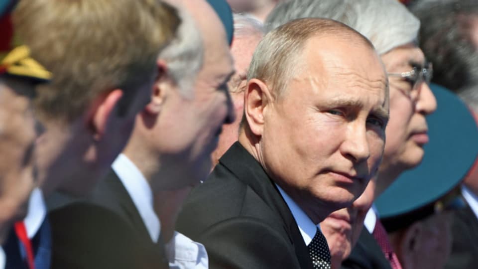 Russlands Präsident Wladimir Putin an der Siegesparade auf dem Roten Platz in Moskau, Russland.