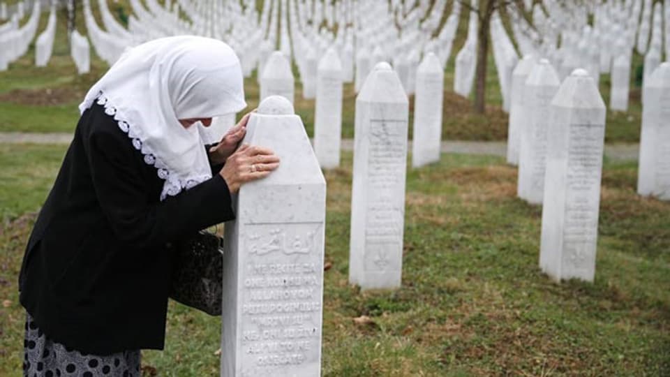 Tausende Gräber erinnern an der Gedenkstätte von Potocari an den Völkermord von Srebrenica. Noch haben nicht alle Opfer die letzte Ruhe gefunden.
