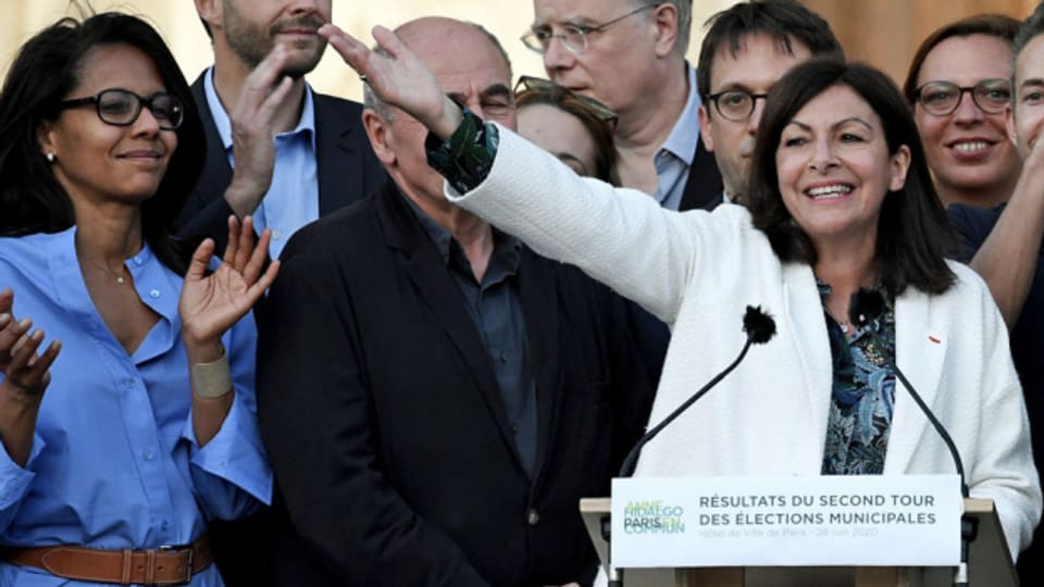 Die amtierende Bürgermeisterin von Paris, Anne Hidalgo, feiert ihren Sieg in der zweiten Runde der französischen Kommunalwahlen in Paris.