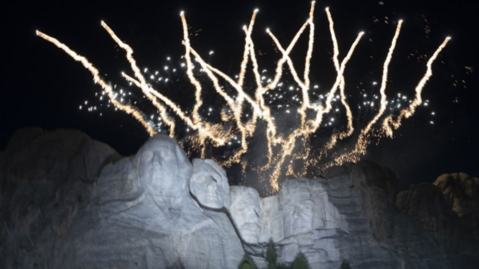 Feuerwerk zum Nationalfeiertag am Mount Rushmore.