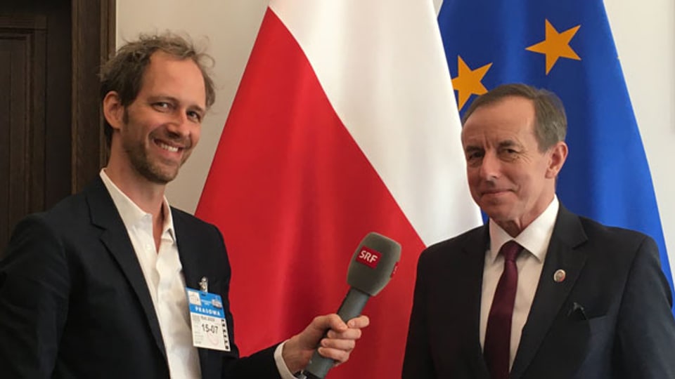 SRF-Osteuropa-Korrespondent Roman Fillinger (links) mit Senatsmarschall Tomasz Grodzki.