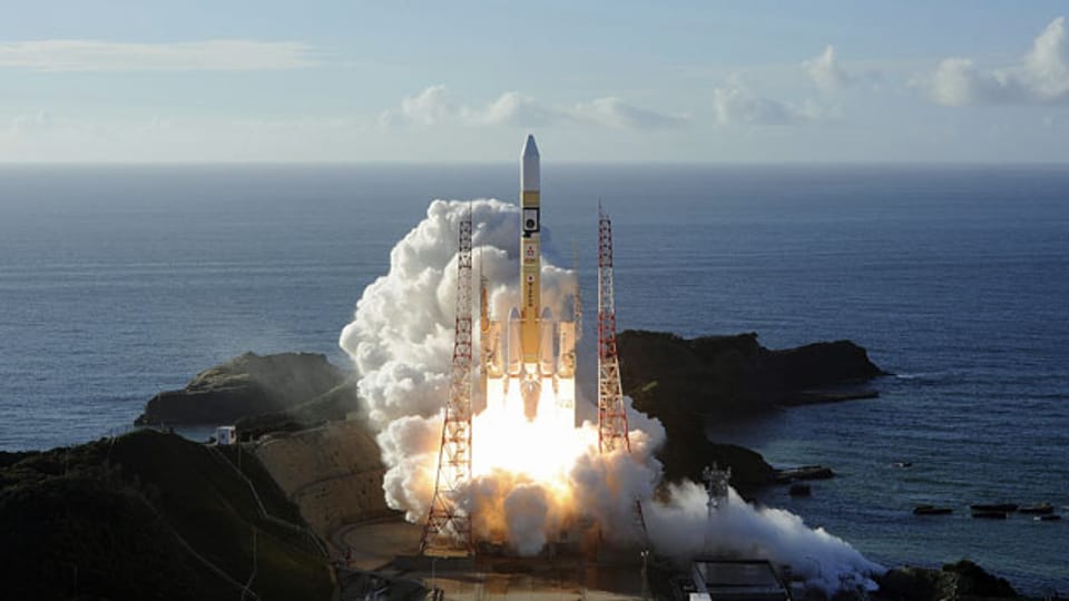 Start einer H-IIA-Rakete der Vereinigten Arabischen Emirate vom Raumfahrtzentrum Tanegashima in Japan.