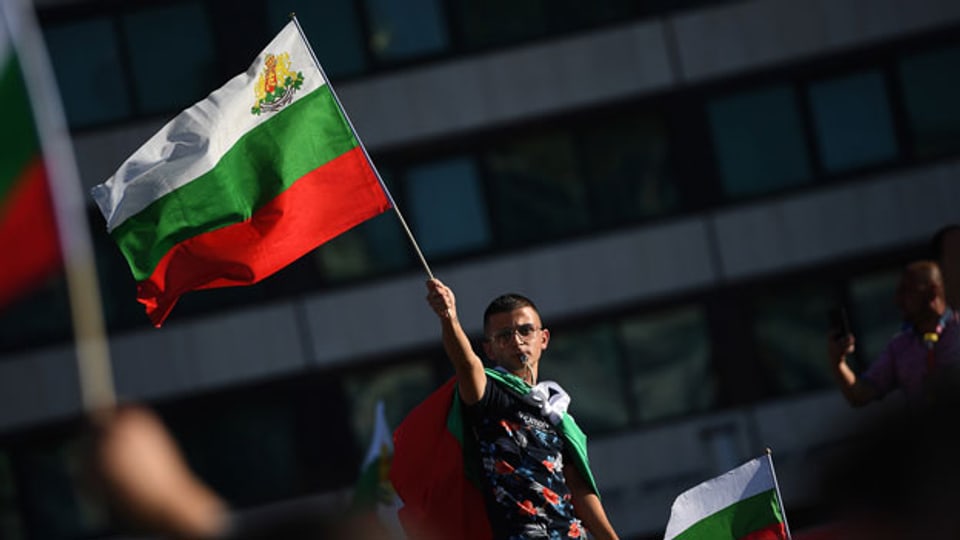 Viele junge Menschen protestieren in Sofia, Bulgarien, am 20. Juli 2020.