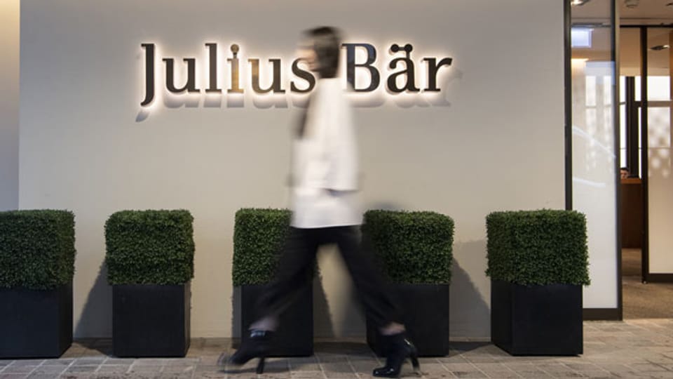 Banken wie Julius Bär und UBS, die den Vermögenden bei ihren Börsengeschäften zur Seite stehen, verdienen kräftig mit.