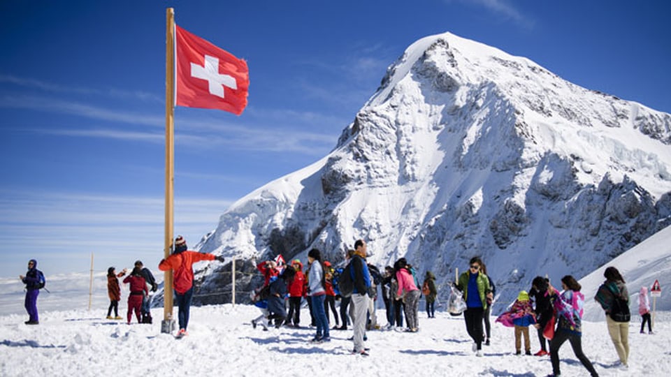 Touristen auf dem Jungfraujoch.