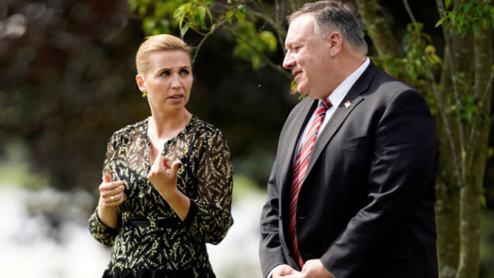 Der amerikanische Aussenminister Mike Pompeo spricht mit der dänischen Premierministerin Mette Frederiksen im Garten des Schlosses Marienborg nördlich von Kopenhagen, Dänemark, 22. Juli 2020.