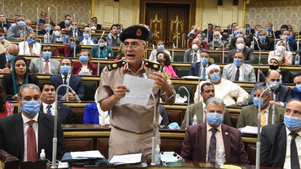 Der ägyptische General Mamdoh Shahen spricht im Parlament am 20. Juli 2020.
