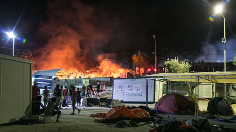 Im griechischen Flüchtlingslager Morio in Lesbos ist ein Brand ausgebrochen.