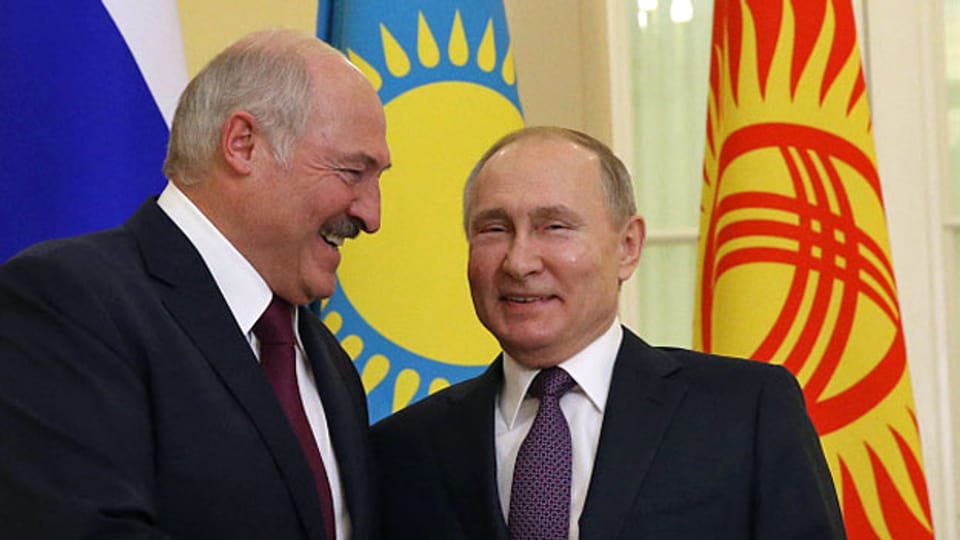 Der russische Präsident Vladimir Putin (re.) und der belarussische Präsident Alexander Lukaschenko (li) am 20. Dezember 2019 in St. Petersburg.