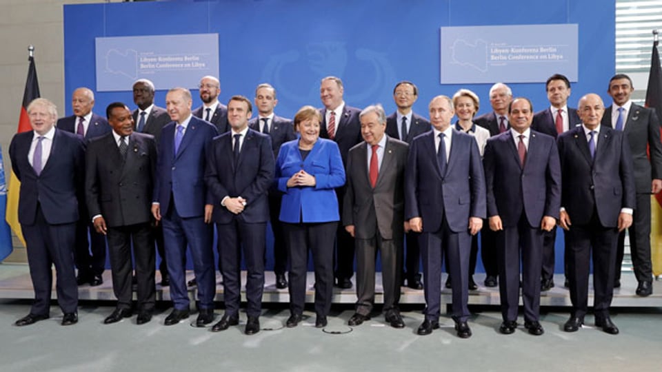 Bundeskanzlerin Angela Merkel und Teilnehmer und Teilnehmerinnen der Internationalen Libyen-Konferenz am 19. Januar 2020.