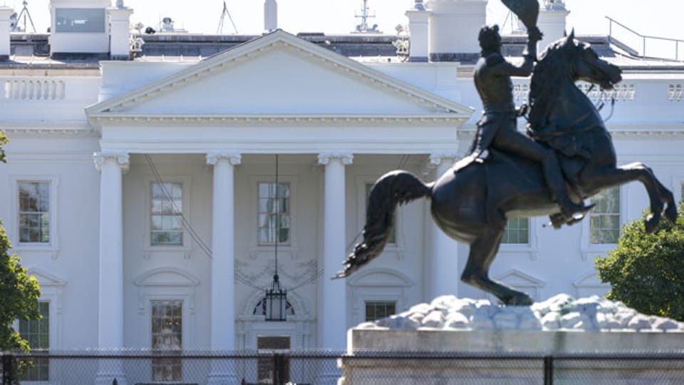 Eine Statue des ehemaligen Präsidenten Andrew Jackson vor dem Weissen Haus in Washington.