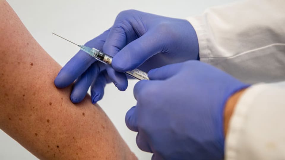 Schweiz sichert sich Impfstoff von AstraZeneca.
